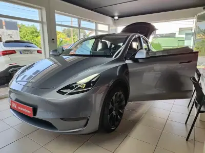 Tesla Model Y 2023 - 38900 EUR, 39000 km - AUTO.MOTO.pt - 39000km - foto 21 de 33