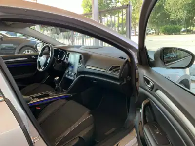 Renault Mégane 2017 - 16750 EUR, 88269 km - AUTO.MOTO.pt - 88269km - foto 31 de 35