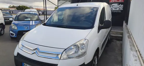 Citroën Premium 3 lugares 2011 - 7500 EUR, 274782 km - AUTO.MOTO.pt - 274782km - foto 2 de 5