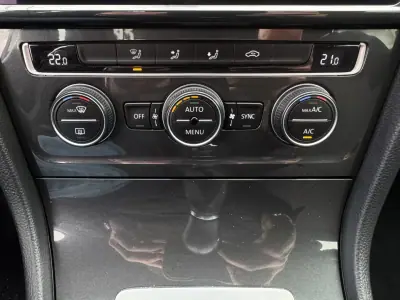 Volkswagen Golf 2019 - 15990 EUR, 95000 km - AUTO.MOTO.pt - 95000km - foto 27 de 27