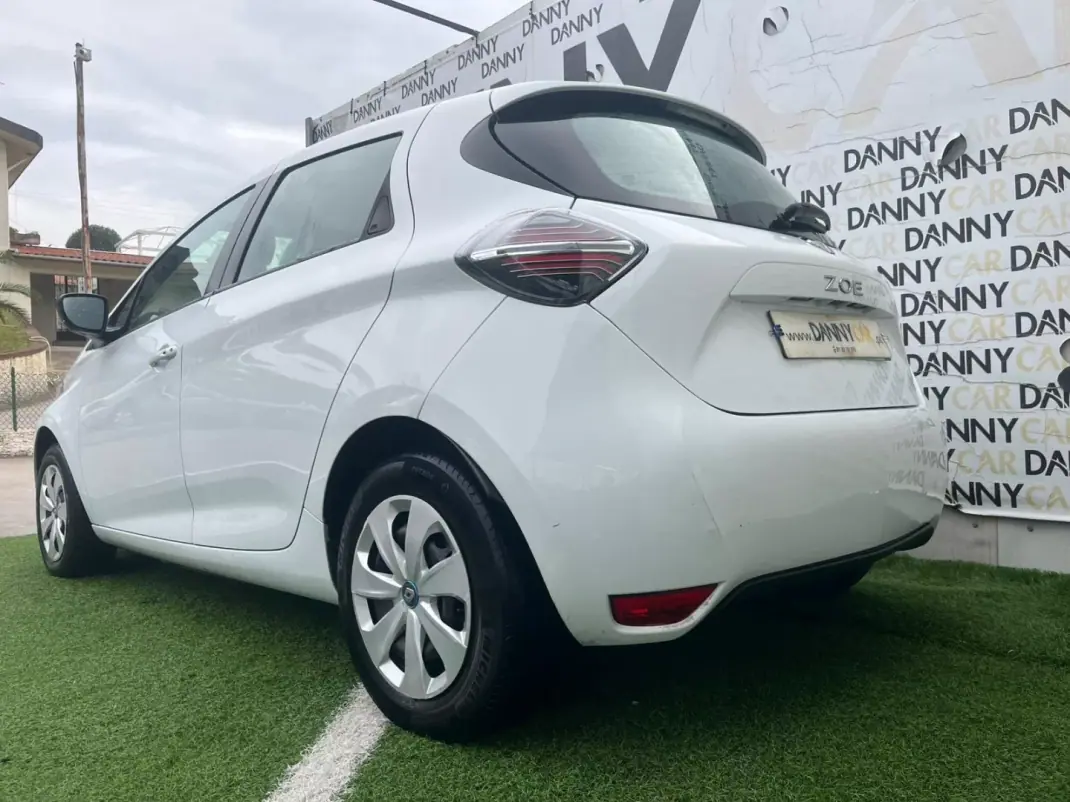 Renault Zoe 2020 - 13500 EUR, 69000 km - AUTO.MOTO.pt - 69000km - foto 4 de 12