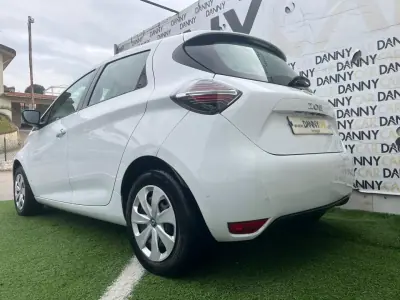 Renault Zoe 2020 - 13500 EUR, 69000 km - AUTO.MOTO.pt - 69000km - foto 4 de 12