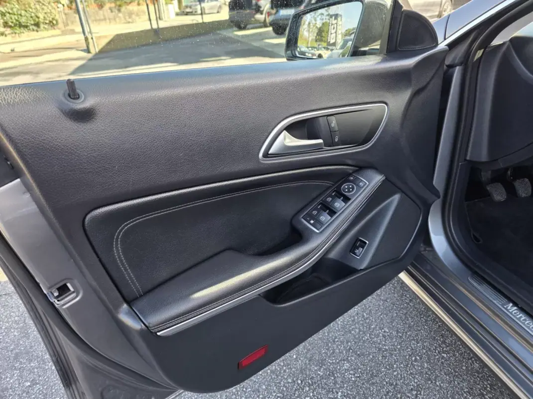 Mercedes-Benz CLA 180 2014 - 17990 EUR, 134000 km - AUTO.MOTO.pt - 134000km - foto 16 de 34