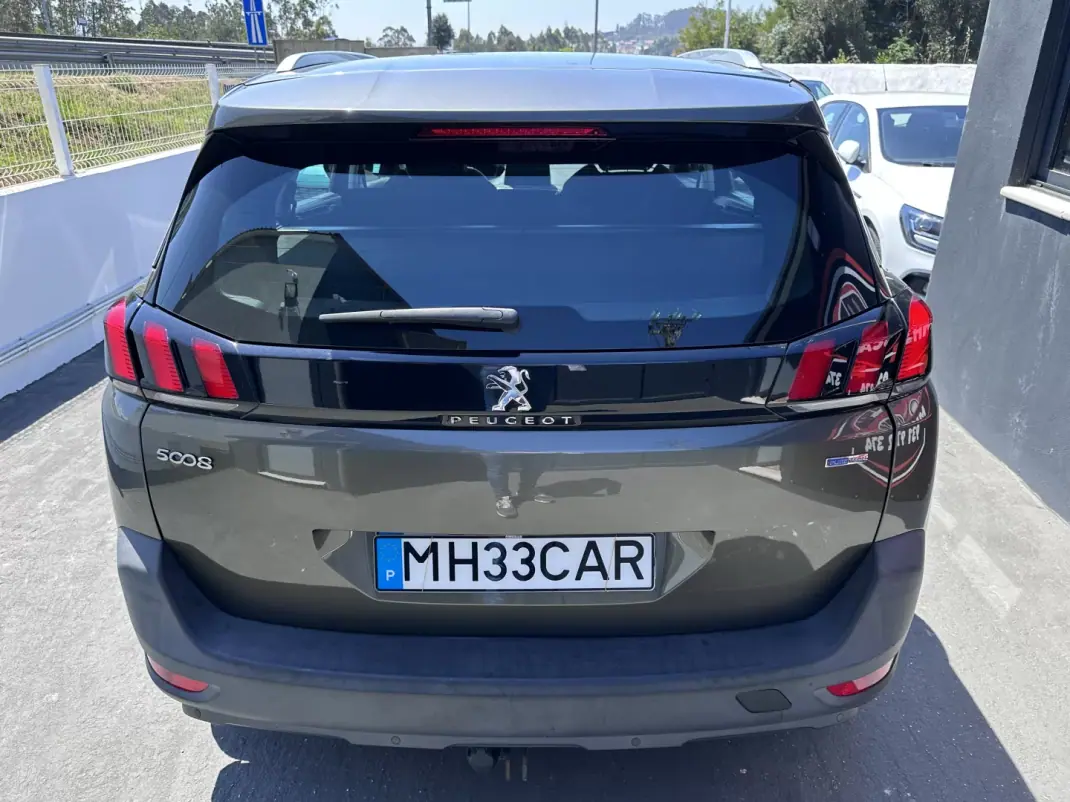 Peugeot 5008 2017 - 13900 EUR, 200000 km - AUTO.MOTO.pt - 200000km - foto 11 de 49