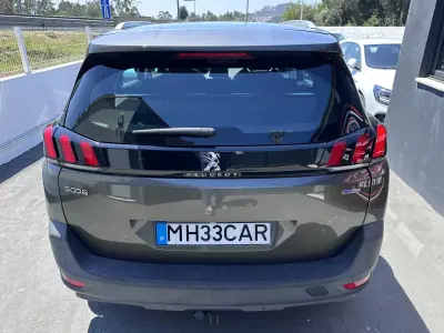 Peugeot 5008 2017 - 13900 EUR, 200000 km - AUTO.MOTO.pt - 200000km - foto 11 de 49