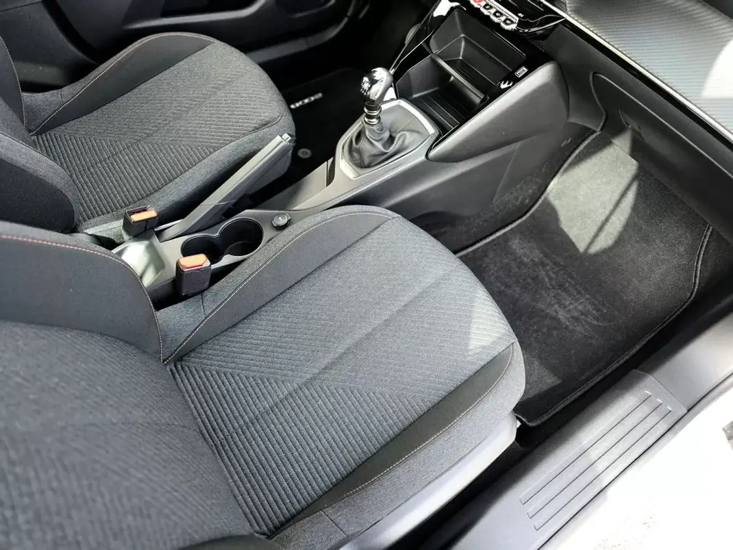 Peugeot 2008 2024 - 18500 EUR, 10965 km - AUTO.MOTO.pt - 10965km - foto 30 de 34