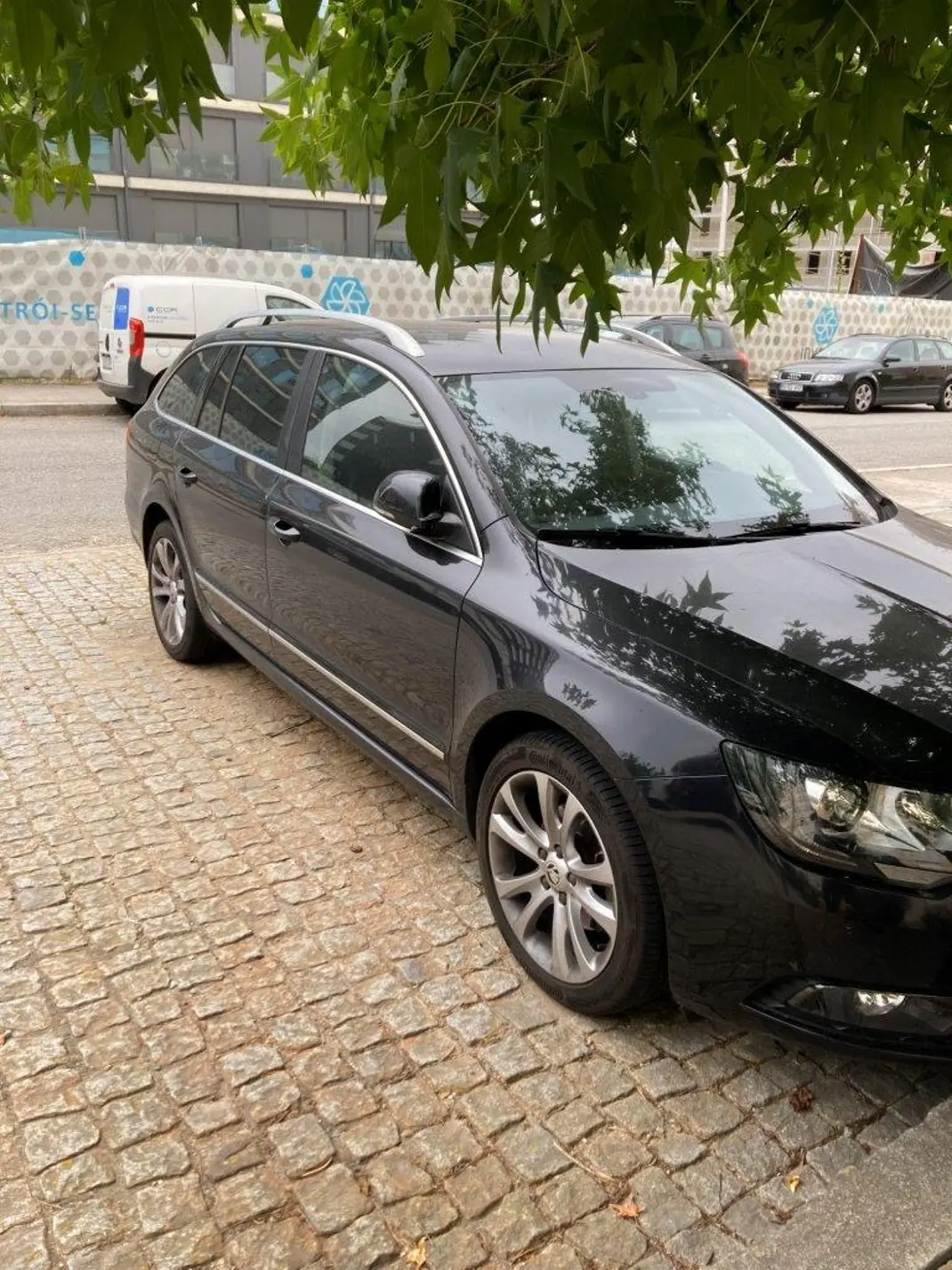 Skoda Superb Break 2014 - 9500 EUR, 207000 km - AUTO.MOTO.pt - 207000km - foto 1 de 10