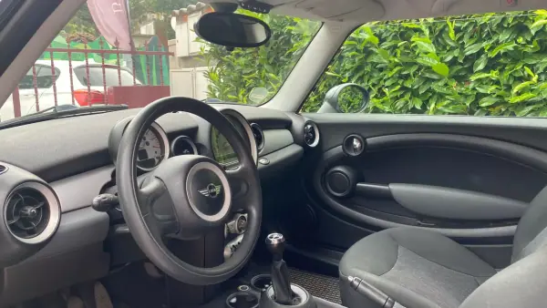 MINI Clubman 2009 - 6490 EUR, 230000 km - AUTO.MOTO.pt - 230000km - foto 9 de 11