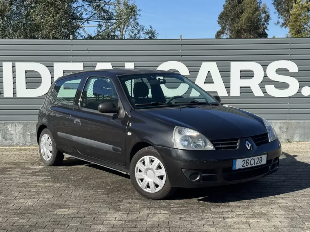 Renault Clio 2006 - 3500 EUR, 238000 km - AUTO.MOTO.pt - 238000km - foto 5 de 12
