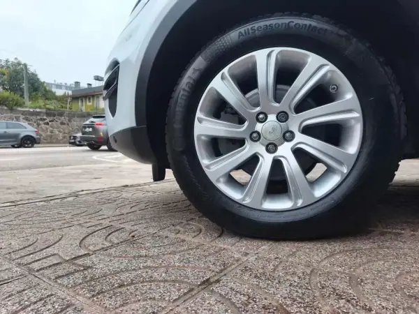 Land Rover Discovery Sport 2016 - 21500 EUR, 178000 km - AUTO.MOTO.pt - 178000km - foto 12 de 33