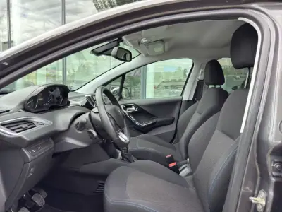 Peugeot 208 2019 - 12450 EUR, 54869 km - AUTO.MOTO.pt - 54869km - foto 6 de 12