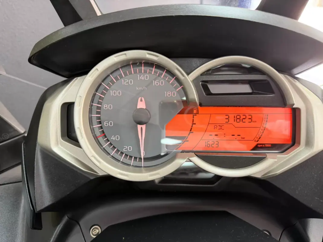 BMW C 650 GT 2012 - 5500 EUR, 31823 km - 31823km - foto 10 de 22