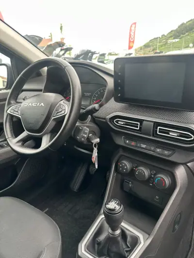 Dacia Jogger 2023 - 20990 EUR, 29799 km - AUTO.MOTO.pt - 29799km - foto 11 de 15