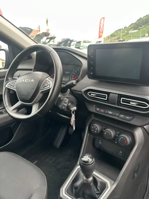 Dacia Jogger 2023 - 20990 EUR, 29799 km - AUTO.MOTO.pt - 29799km - foto 11 de 15