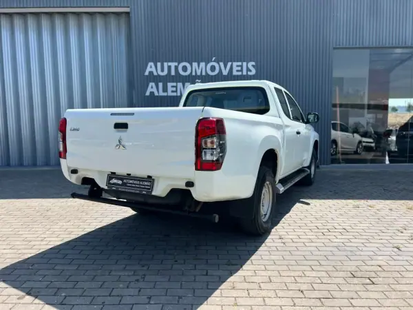 Mitsubishi L 200 King Cab 2022 - 32750 EUR, 86914 km - AUTO.MOTO.pt - 86914km - foto 12 de 16