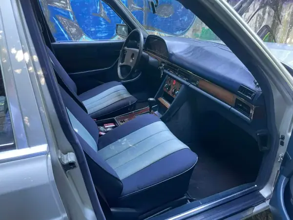 Mercedes-Benz 280 1982 - 11900 EUR, 215000 km - AUTO.MOTO.pt - 215000km - foto 10 de 23