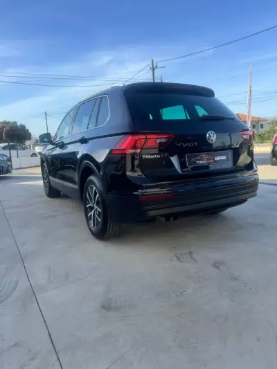 Volkswagen Tiguan 2017 - 17500 EUR, 205000 km - AUTO.MOTO.pt - 205000km - foto 17 de 19