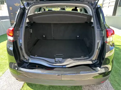 Renault Scénic 2016 - 10900 EUR, 220000 km - AUTO.MOTO.pt - 220000km - foto 65 de 66