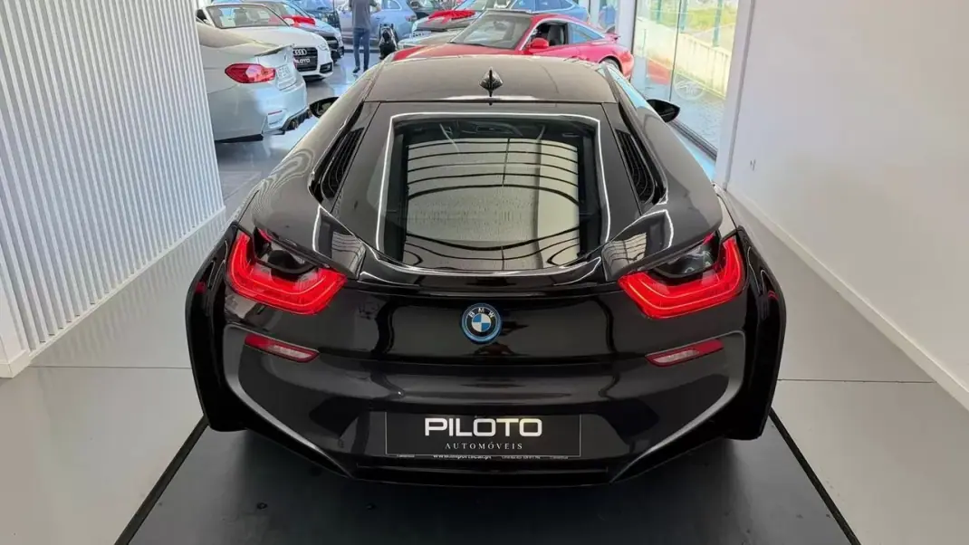 BMW i8 2014 - 61990 EUR, 91277 km - AUTO.MOTO.pt - 91277km - foto 10 de 27