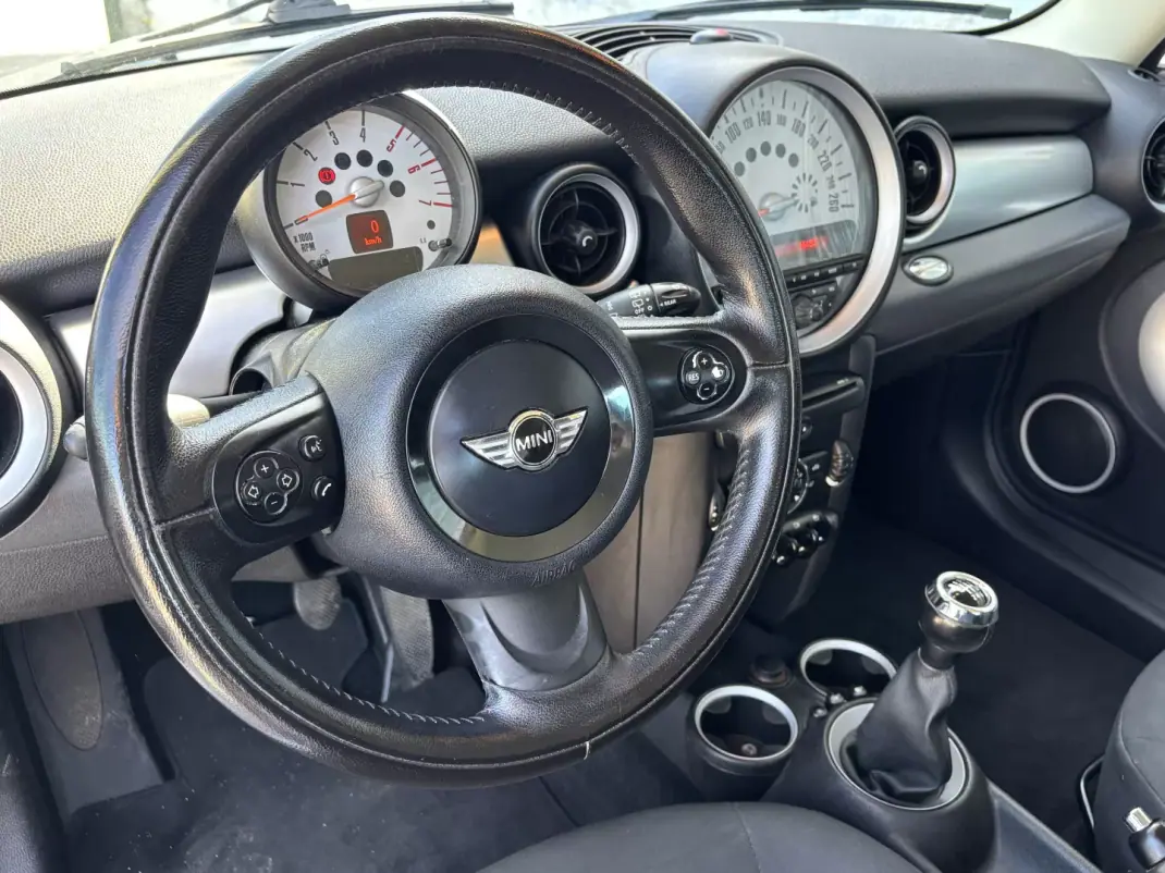 MINI Cooper 2010 - 7000 EUR, 208000 km - 208000km - foto 7 de 11