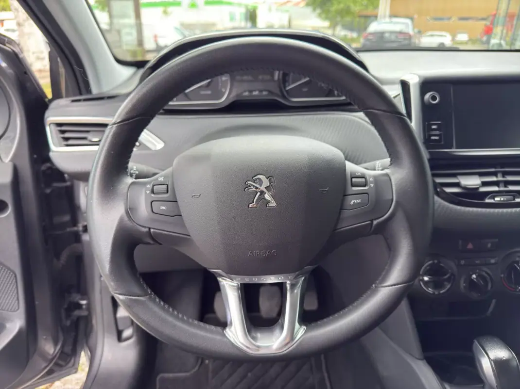 Peugeot 208 2019 - 12450 EUR, 54869 km - AUTO.MOTO.pt - 54869km - foto 7 de 12