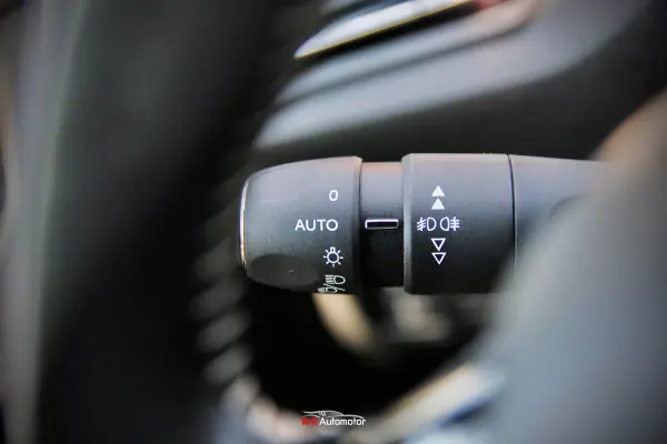 Peugeot 308 2018 - 11900 EUR, 90000 km - 90000km - foto 24 de 29