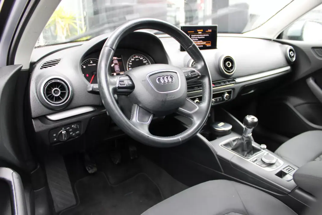 Audi A3 Sportback 2014 - 10900 EUR, 183539 km - AUTO.MOTO.pt - 183539km - foto 6 de 19