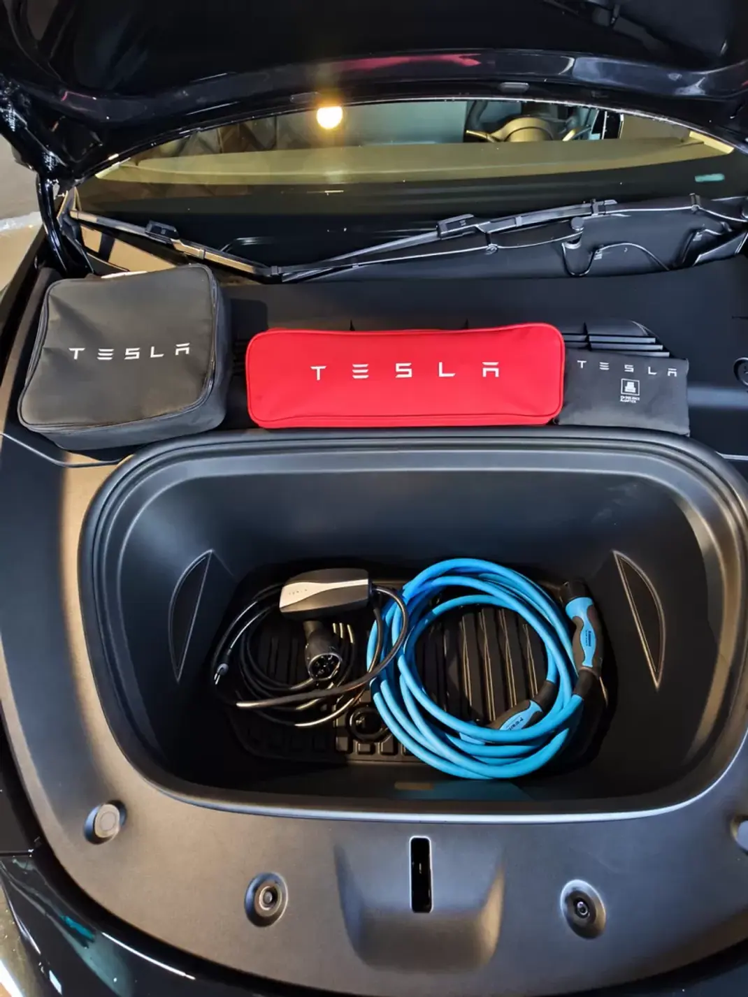 Tesla Model Y 2023 - 38490 EUR, 74953 km - 74953km - foto 14 de 25