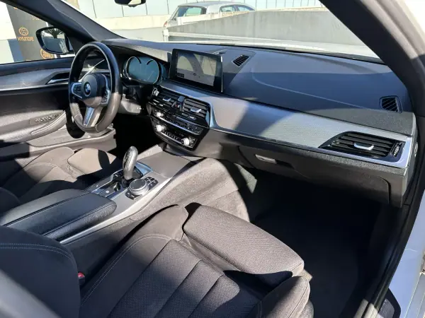 BMW 520 2018 - 28000 EUR, 217000 km - AUTO.MOTO.pt - 217000km - foto 63 de 67