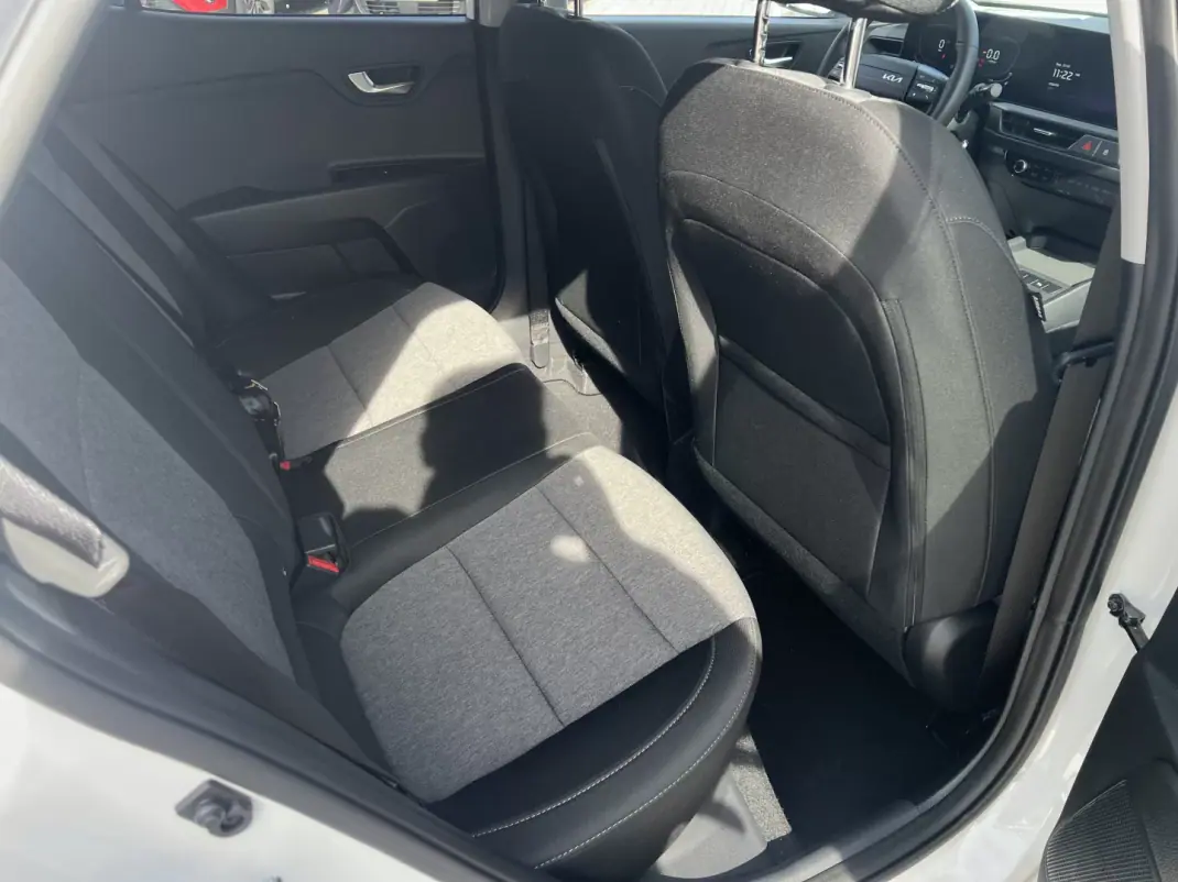 Kia Stonic 2025 - 21900 EUR, 2200 km - AUTO.MOTO.pt - 2200km - foto 10 de 19