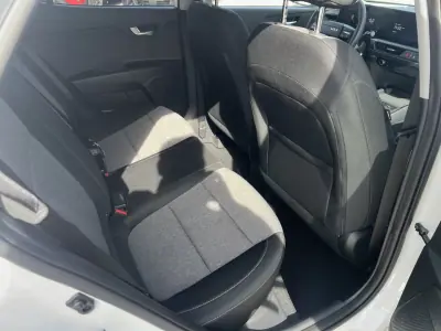 Kia Stonic 2025 - 21900 EUR, 2200 km - AUTO.MOTO.pt - 2200km - foto 10 de 19