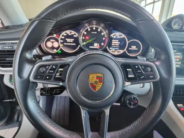Porsche Panamera 2017 - 67750 EUR, 99900 km - AUTO.MOTO.pt - 99900km - foto 30 de 46