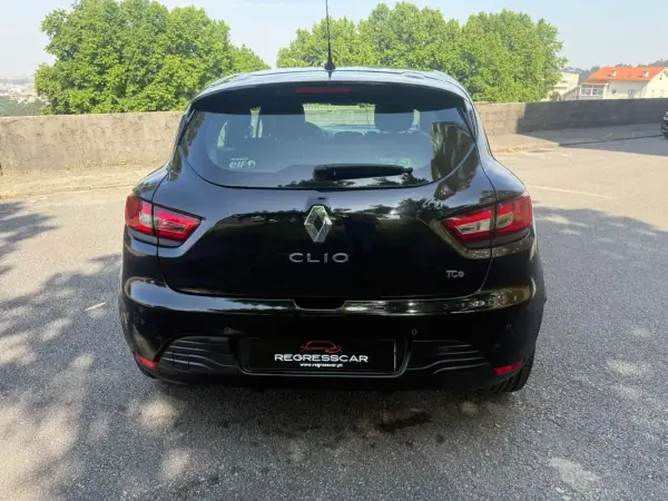 Renault Clio 2014 - 7650 EUR, 170000 km - AUTO.MOTO.pt - 170000km - foto 5 de 24