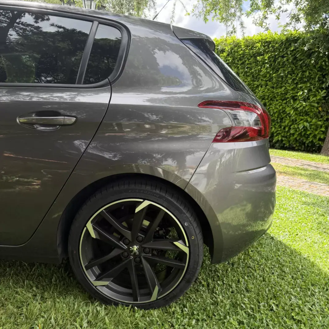 Peugeot 308 2019 - 11990 EUR, 129400 km - AUTO.MOTO.pt - 129400km - foto 11 de 20