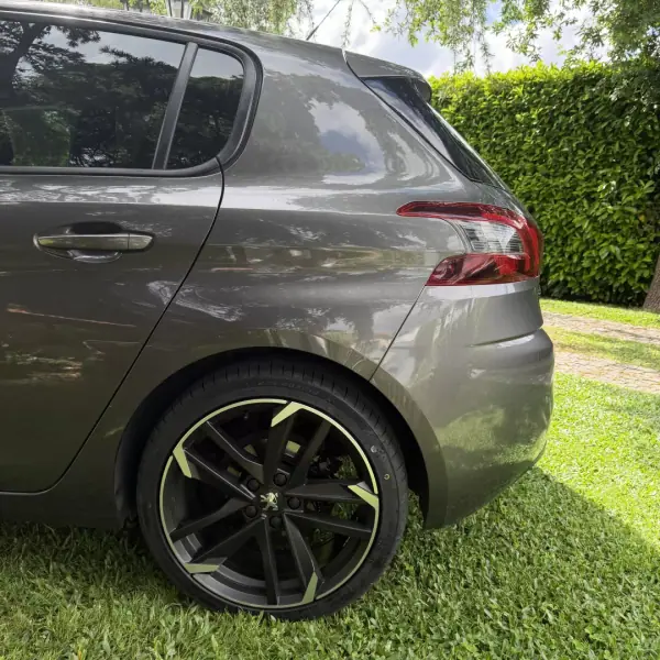 Peugeot 308 2019 - 11990 EUR, 129400 km - AUTO.MOTO.pt - 129400km - foto 11 de 20