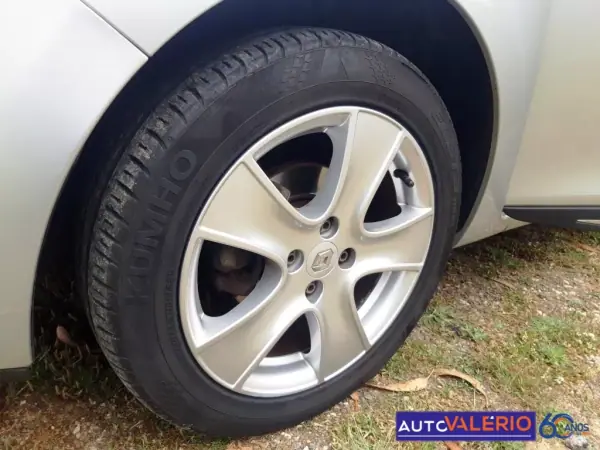 Renault Clio Sport Tourer 2017 - 10950 EUR, 89416 km - AUTO.MOTO.pt - 89416km - foto 17 de 17