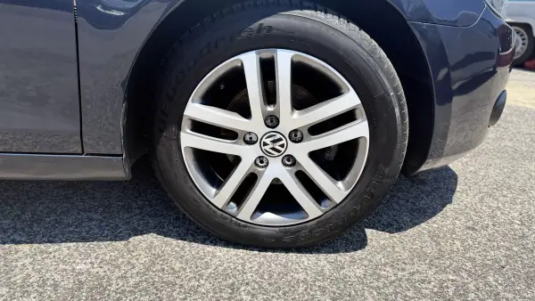 Volkswagen Golf 2010 - 8950 EUR, 141014 km - AUTO.MOTO.pt - 141014km - foto 19 de 43