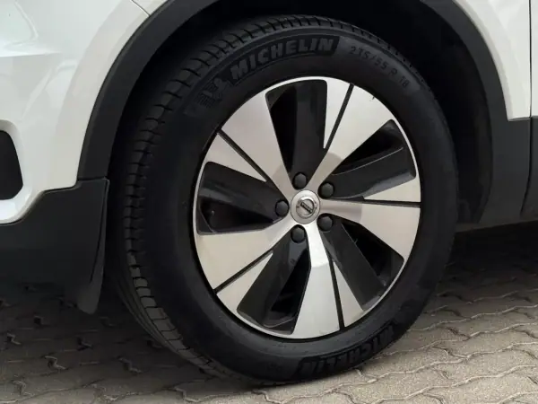 Volvo XC 40 2020 - 26950 EUR, 137000 km - AUTO.MOTO.pt - 137000km - foto 13 de 19