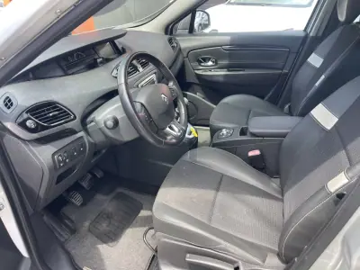 Renault Grand Scénic 2014 - 9950 EUR, 118241 km - AUTO.MOTO.pt - 118241km - foto 8 de 13