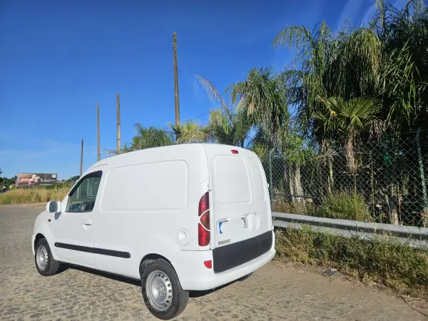 Renault Kangoo 2000 - 2500 EUR, 173000 km - AUTO.MOTO.pt - 173000km - foto 3 de 6