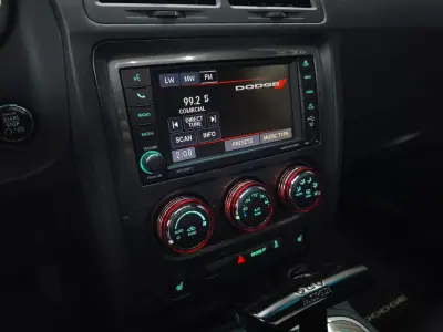 Dodge Challenger 2013 - 53950 EUR, 103962 km - AUTO.MOTO.pt - 103962km - foto 29 de 40