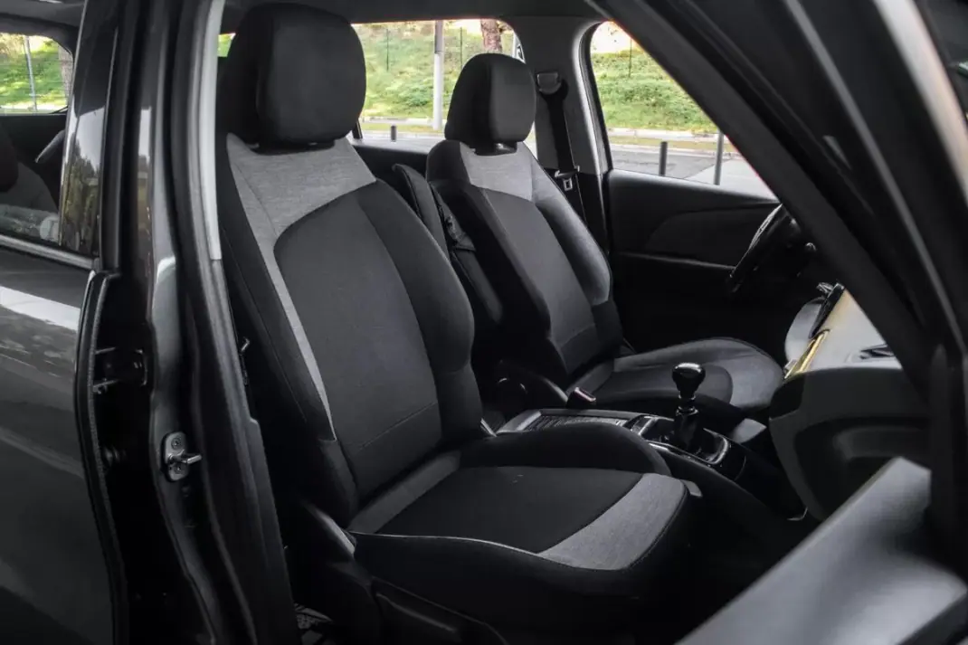 Citroën C4 Picasso 2018 - 9900 EUR, 296322 km - AUTO.MOTO.pt - 296322km - foto 21 de 30