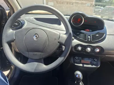 Renault Twingo 2014 - 6490 EUR, 93204 km - AUTO.MOTO.pt - 93204km - foto 15 de 17