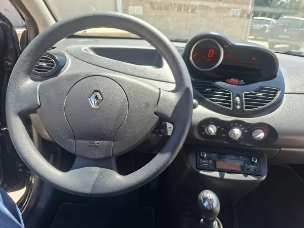 Renault Twingo 2014 - 6490 EUR, 93204 km - AUTO.MOTO.pt - 93204km - foto 15 de 17