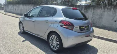 Peugeot 208 2019 - 10750 EUR, 107000 km - AUTO.MOTO.pt - 107000km - foto 27 de 29