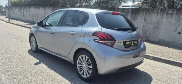 Peugeot 208 2019 - 10750 EUR, 107000 km - AUTO.MOTO.pt - 107000km - foto 27 de 29