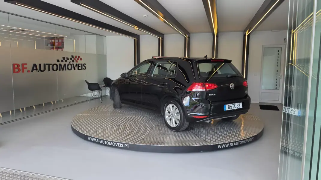 Volkswagen Golf 2013 - 7900 EUR, 207049 km - AUTO.MOTO.pt - 207049km - foto 3 de 54