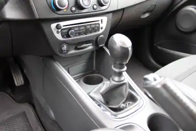 Renault Mégane Coupe 2014 - 10900 EUR, 202494 km - AUTO.MOTO.pt - 202494km - foto 14 de 23