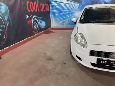 Fiat PUNTO 2008 - 2999 EUR, 233000 km - AUTO.MOTO.pt - 233000km - foto 8 de 36