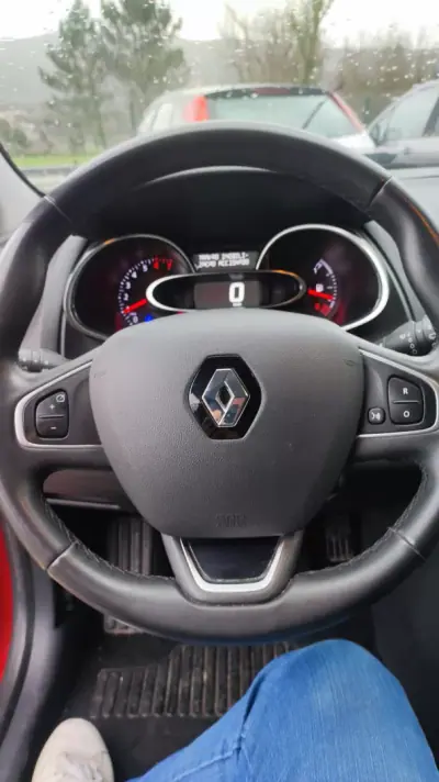 Renault Clio 2019 - 11898 EUR, 116998 km - AUTO.MOTO.pt - 116998km - foto 7 de 14